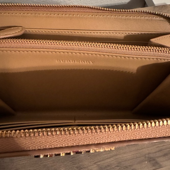 Authentic Burberry Wallet - Picture 7 of 8